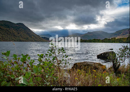 Herbst Farben bei Ullswater, Cumbria im Lake District. Stockfoto