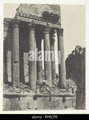 Baalbek (héliopolis), Temple de Jupiter, Vue Prise à l'Angle Sud-est; 80. Maxime Du Camp; Französisch, 1822-1894. Datum: 1849-1851. Abmessungen: 20,7 x 16,2 cm (Bild/Papier); 43 × 29,8 cm (album Seite). Gesalzene Papier drucken, Platte 121 aus dem Album'Egypte, Nubie, Palästina et 80' (1852). Herkunft: Frankreich. Museum: Das Chicago Art Institute, Chicago, USA. Stockfoto