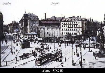 Straßenbahnen in Dresden, Postplatz, Dresden, Häuser in Dresden Cholerabrunnen, Pferd - Kutschen in Deutschland, 1915 gezeichnet, Postplatz mit Straßenbahnen Stockfoto