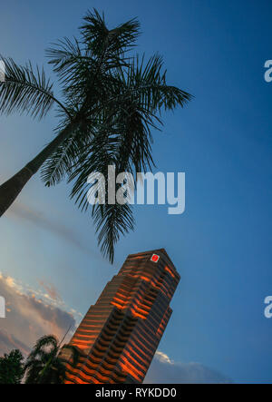 Der Menara Public Bank in der Nähe der Petronas Twin Towers, Kuala Lumpur, Malaysia Stockfoto