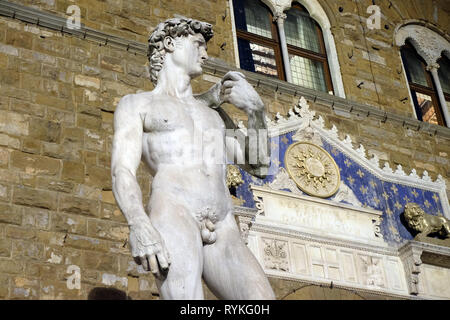 Statue von Michelangelo's David vor dem Palazzo Vecchio in Florenz, Italien Stockfoto