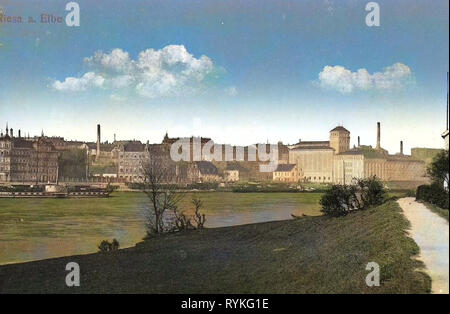 Elbe in Riesa, Salesel (Schiff, 1894), Gebäude in Riesa, 1915, Landkreis Meißen, Riesa, Blick über die Elbe, mit Dampfer König Georg in Riesa, Deutschland Stockfoto