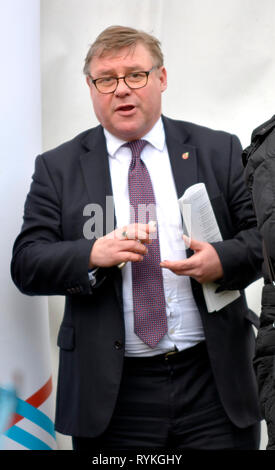 Mark Francois MP (Con: Rayleigh und Wickford) auf College Green, Westminster, 13. März 2019 Stockfoto