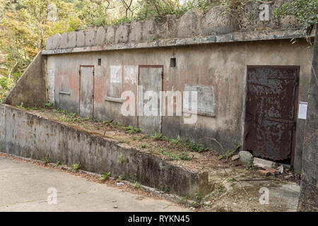 Wandern am Wong Nai Chung Lücke Trail, Hongkong - eine Website von einem verlassenen britischen Militär Position während der Schlacht von Hongkong im 2. Weltkrieg verwendet. Stockfoto