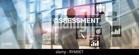 Bewertung Bewertung Analytik Business und Technologie Konzept auf unscharfen Hintergrund Stockfoto