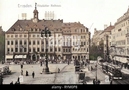 Altstädter Rathaus am Altmarkt, Dresden, Straßenbahnen in Dresden, Häuser in Dresden, Pferdekutschen in Deutschland, Pferde von Sachsen, 1906, Altstädter Rathaus mit Straßenbahnen Stockfoto