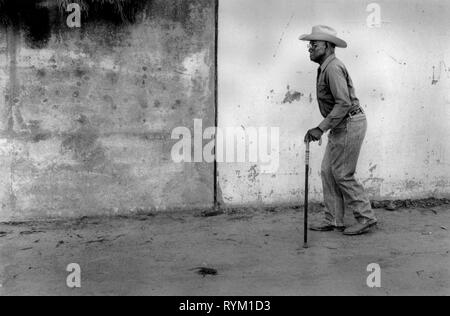 Afroamerikaner mit Gehstock auf der State Fair Dallas Texas USA 1999 1990er Jahre US HOMER SYKES Stockfoto