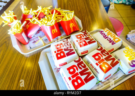 McDonalds Big Mac Box Meal Pommes Frites, Spanien Stockfoto