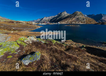 Totensee auf dem Gipfel der Grimselpass in den Alpen Stockfoto