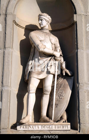 Farinata degli Uberti, Statue, die in den Nischen der Säulenhalle, die Uffizien in Florenz Stockfoto