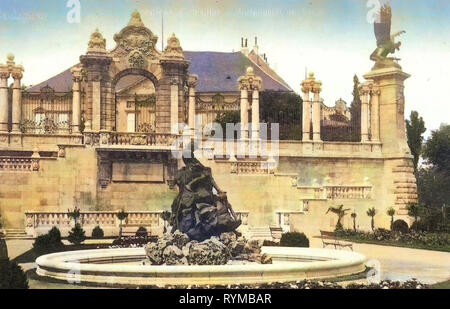 Gärten in Budapest, Turul (Buda), Wasserbrunnen in Budapest, Habsburg Tor, 1905, Budapest, Burggarten mit Turul., Ungarn Stockfoto
