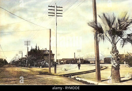 Schienen in den Vereinigten Staaten, Arecaceae in Kalifornien, Santa Fe Depot (San Bernardino), 1906, Kalifornien, San Bernardino, Santa Fe Depot Stockfoto