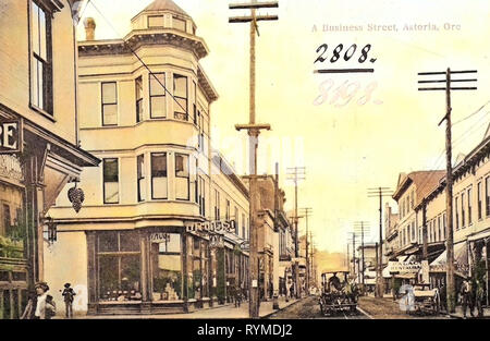 Geschäfte in Oregon, Gebäude in Astoria, Oregon, Schienen in den Vereinigten Staaten, Pferde von Oregon, Pferdekutschen in den Vereinigten Staaten, Restaurants in Oregon, 1906, Astoria, Erz, ein Business Street Stockfoto