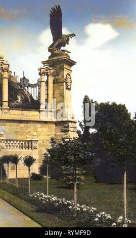 Turul (Buda), Gärten in Budapest, 1907, Budapest, Burggarten mit Turul, Ungarn Stockfoto