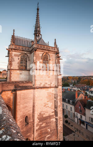 Amboise, Frankreich - 6. November 2016: Die Kapelle von Saint-Hubert, wo Leonardo da Vinci begraben ist. Amboise schloss im Indre-et-Loire departm entfernt Stockfoto