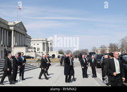 Taoiseach Leo Varadkar mit US-Präsident Donald Trump, Sprecherin des Repräsentantenhauses, Nancy Pelosi, Sprecherin des Repräsentantenhauses, Nancy Pelosi, und US-Vizepräsident Mike Pence nach dem Besuch a Speaker's Mittagessen auf dem Capitol Hill in Washington, D.C. während seines Besuchs in den USA. Stockfoto