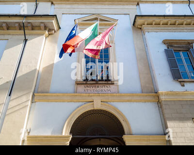 PAVIA, Italien - 22. FEBRUAR 2019: Fassade des Hauptgebäudes der Universität von Pavia (UNIPV, Università degli Studi di Pavia, Alma Ticinensis Universitas) Stockfoto