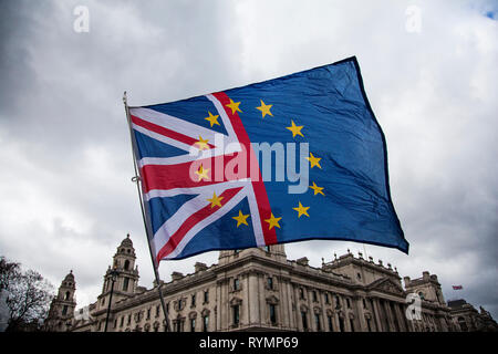 Flagge Europäische Union und Großbritannien Union Jack zur Unterstützung der Aufenthalt in Europa Stockfoto