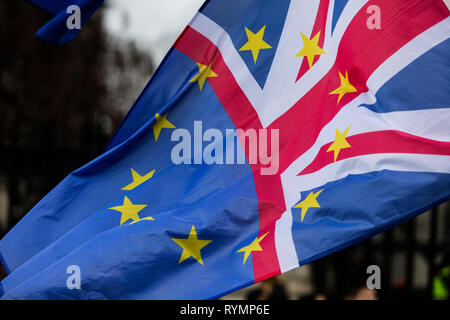 Flagge Europäische Union und Großbritannien Union Jack zur Unterstützung der Aufenthalt in Europa Stockfoto