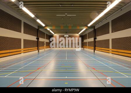 Leere retro Hallenbad Fitnessraum Stockfoto