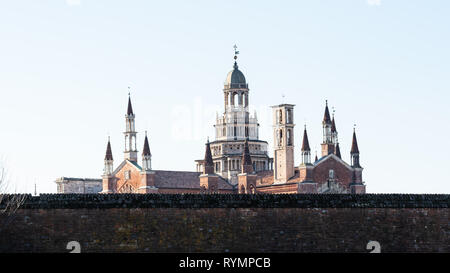 Reise nach Italien - Panoramablick auf Certosa di Pavia Gra-Car (Karthäuserkloster, Monastero di Santa Maria delle Grazie, Santuario Gratiarum Carthus Stockfoto