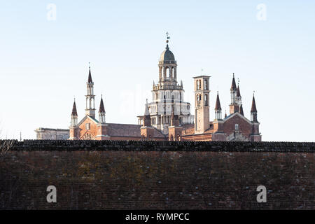 Reise nach Italien - Ansicht der Certosa di Pavia Gra-Car (Karthäuserkloster, Monastero di Santa Maria delle Grazie, Santuario Gratiarum Carthusia) mit o Stockfoto