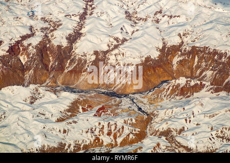 Irgendwo über Afghanistan, in der Nähe von Kabul. Es wurde von einem Flugzeug getroffen. Stockfoto