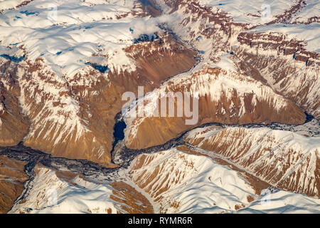 Irgendwo über Afghanistan, in der Nähe von Kabul. Es wurde von einem Flugzeug getroffen. Stockfoto