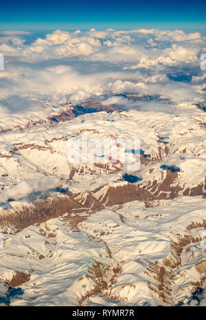 Irgendwo über Afghanistan, in der Nähe von Kabul. Es wurde von einem Flugzeug getroffen. Stockfoto