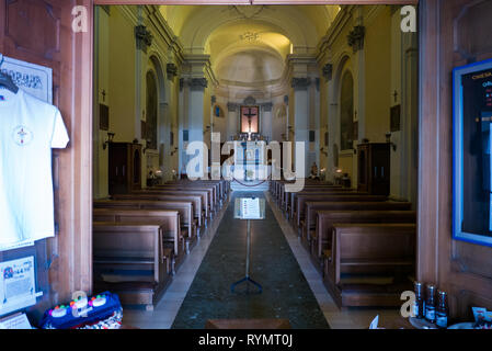 SAN MARINO, DIE REPUBLIK SAN MARINO - 6. AUGUST 2018: In einer Kirche in San Marino Stadt Stockfoto