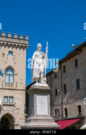 SAN MARINO, DIE REPUBLIK SAN MARINO - 6. AUGUST 2018: Freiheitsstatue in San Marino Stockfoto