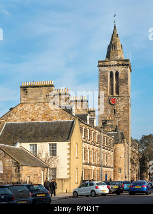 South Street und St. Salvators College Chapel Tower im Frühjahr St Andrews, Fife, Schottland Stockfoto