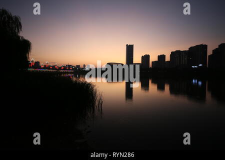 Abendlicher Blick, Liaocheng City, Provinz Shandong, China. Stockfoto