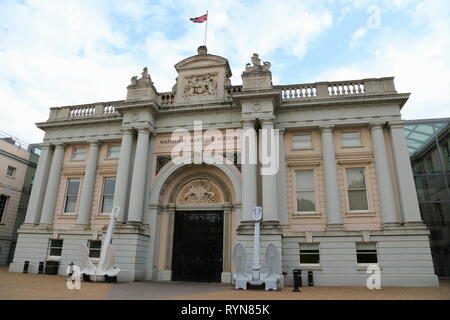 Der Union Jack fliegt über das National Maritime Museum in Greenwich, London, Vereinigtes Königreich. Stockfoto