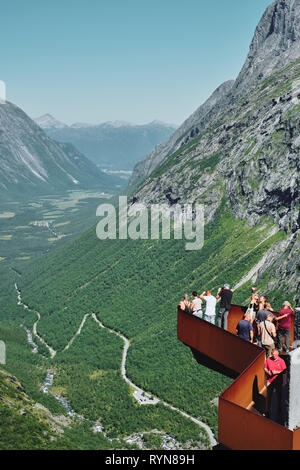 Der Trollstigen Aussichtspunkt am Geiranger-Trollstigen National Scenic Route in Norwegen - Architekt: Reiulf Ramstad Arkitekter als Stockfoto