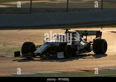 Barcelona, Spanien. Februar 21., 2019. - ANTONIO Giovinazzi (99) von Italien und Alfa Romeo Racing Ferrari portrait während des Tages vier von F1 Winter Testen Stockfoto