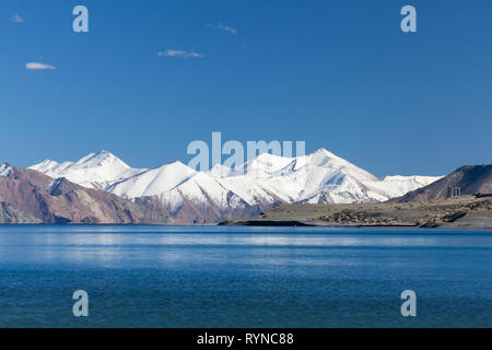 Schöne Landschaft von Pangong Tso (pangong See) und seine Umgebung, Ladakh, Indien Stockfoto