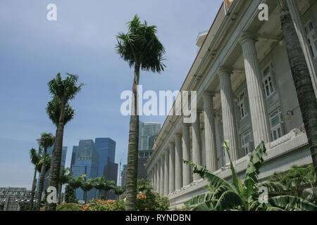 Blick Richtung Raffles Place aus dem Fullerton Hotel, Singapur Stockfoto