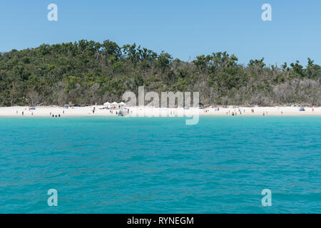 Viele Menschen genießen Sie einen wunderschönen Whitehaven Beach auf Hamilton Island, Australien Stockfoto