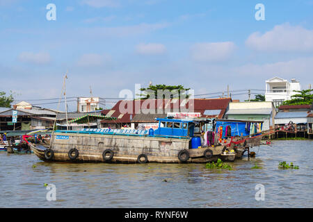 Traditionelles Haus Boot auf dem schwimmenden Markt auf Hau Flusses. Can Tho, Mekong Delta, Vietnam, Asien Stockfoto