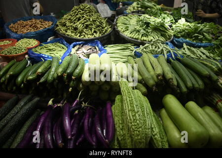 Leckeres frisches Obst hübsch präsentierte an der wetmarket Stockfoto