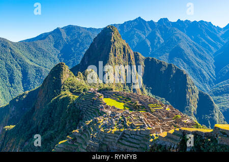 Sonnenaufgang in der Inka Ruinen von Machu Picchu, Cusco Region, Peru. Stockfoto