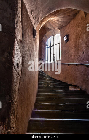 Treppe im Inneren der Rose Tower, Vieux Lyon, Frankreich Stockfoto