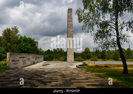 Konzentrationslager Bergen-Belsen: Obelisk-Denkmal, Lüneburgauer Heide, Landkreis Kelle, Niedersachsen, Deutschland Stockfoto