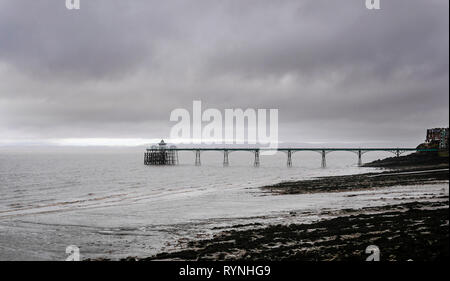 Clevedon pier, 1869 erbaut und 1989 wiedereröffnet, am Strand, Clevedon, Somerset, England, Großbritannien Stockfoto