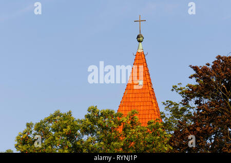 Stift Ebstorf: Kirchturm der Äbtisskirche St. Mauritius, Heide, Landkreis Uelzen, Niedersachsen, Deutschland Stockfoto