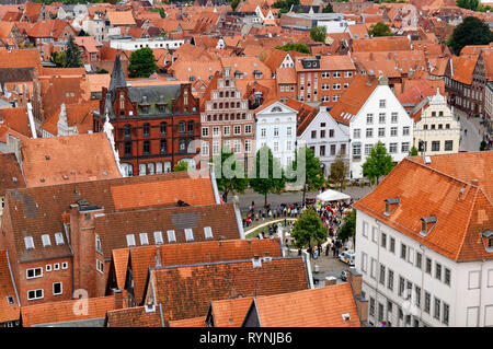 Lüneburg: Blick vom Turm der Kirche St. Nicolai über Altstadt, Niedersachsen, Deutschland Stockfoto