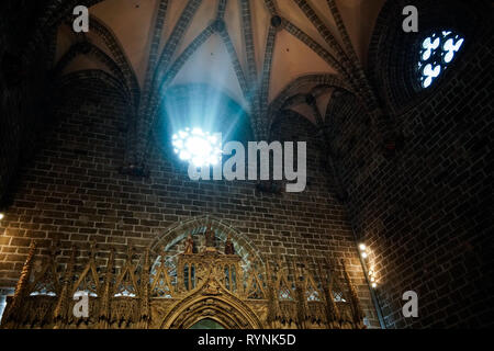 VALENCIA, Spanien - 27. Februar: Kirchenfenster des Heiligen Grals Kapelle in der Kathedrale von Valencia Spanien am 27. Februar 2019 Stockfoto