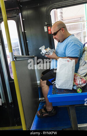 Miami Beach Florida, Metrobus, South Beach Lokal, öffentlicher Nahverkehr, Nahverkehr, Sitzplatz, Passagiere Reiter, lateinamerikanische lateinamerikanische Ethnie Stockfoto