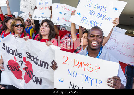 Miami Florida, Schulrat Verwaltungsgebäude, Bildung, Budgetkürzungen, Wirtschaft, Gehaltserhöhung, Bezahlung, Vertrag, Währung, Geld, Lehrer, Lehrer, Lehrkräfte, Lehrkräfte, Stockfoto